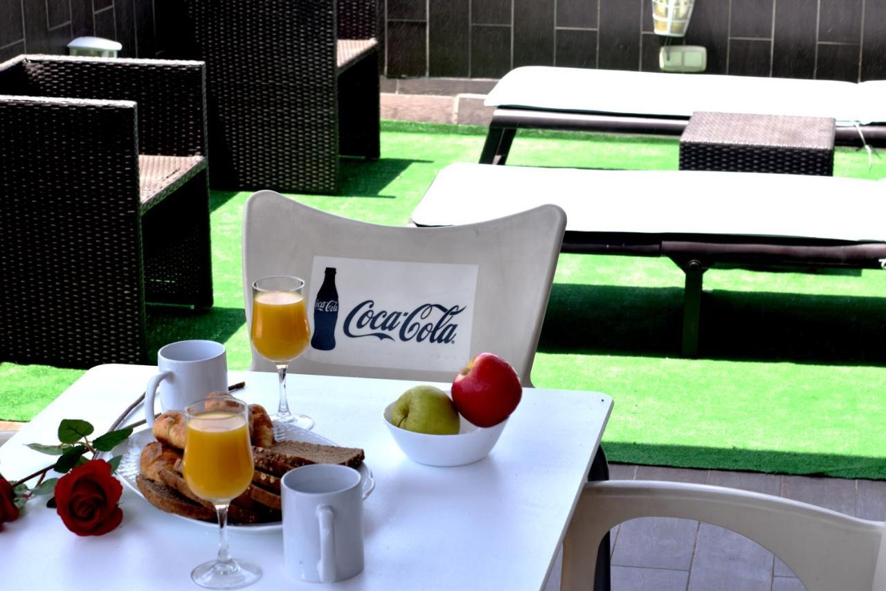 Atico Centrico Plaza Moravia ,san Julian. Apartment Seville