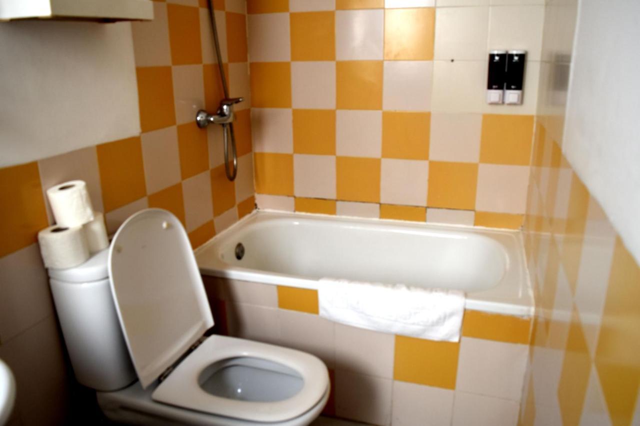 Atico Centrico Plaza Moravia ,san Julian. Apartment *